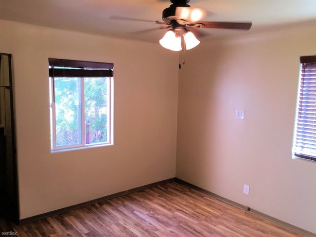 Building Photo - 1 br, 1 bath House - 830 1/2 Maple St