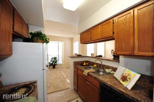 Building Photo - 317 Valley Wood Dr