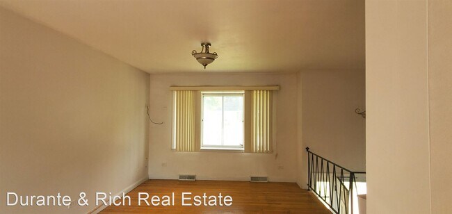 Building Photo - 5 br, 1.5 bath House - 344 N Main St