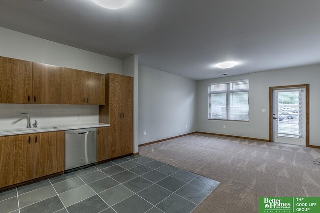 Building Photo - 1330 S 70th St