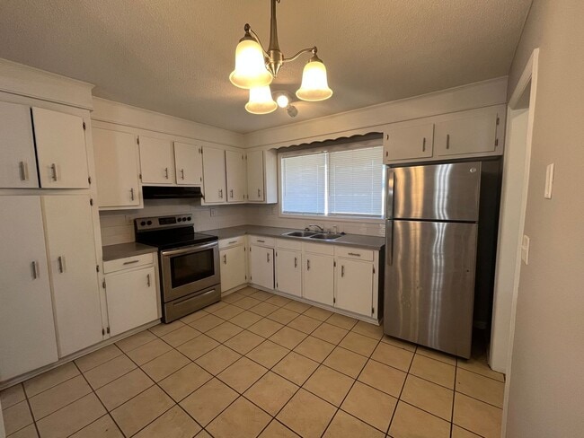 Building Photo - Great 3 bedroom brick ranch in Ladson!