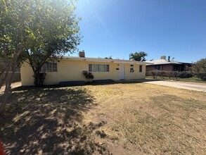 Building Photo - 809 Spruce Ave