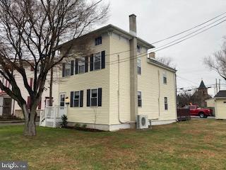Building Photo - 215 Adams St