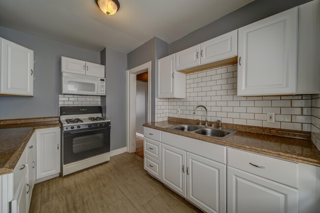 Building Photo - 27 E Milton Ave