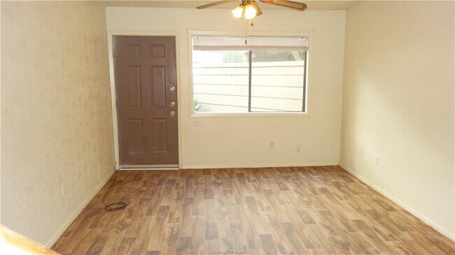 Foto del edificio - 4405 Carter Creek Pkwy