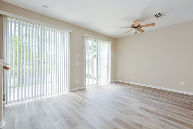 Building Photo - 567 Pinebranch Cir