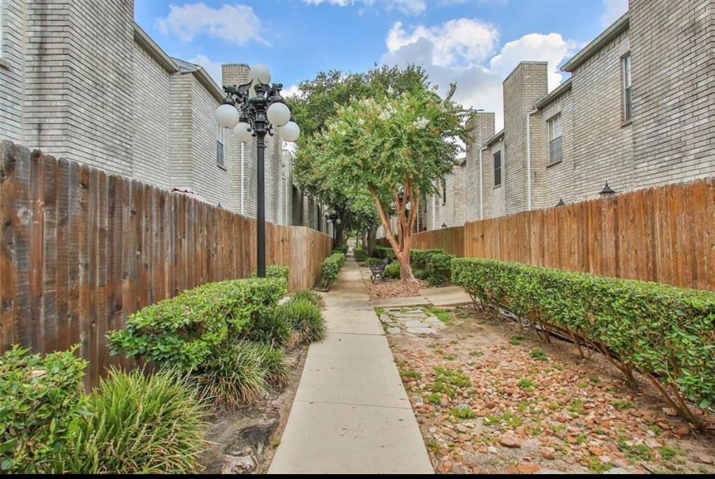 Primary Photo - 17577 Red Oak Dr