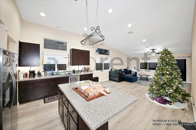 Building Photo - 34142 Dianthus Ln