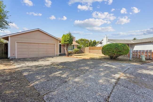 Building Photo - 2947 SE 43rd Ct