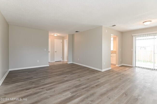 Foto del edificio - 8615 Thims Ave