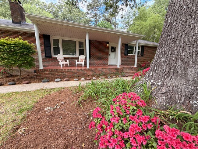 Building Photo - Recently Updated 4-Bedroom Ranch Home w/a 2 Bedroom Guest Cottage! Ready 05-01-26! Pet Friendly Home