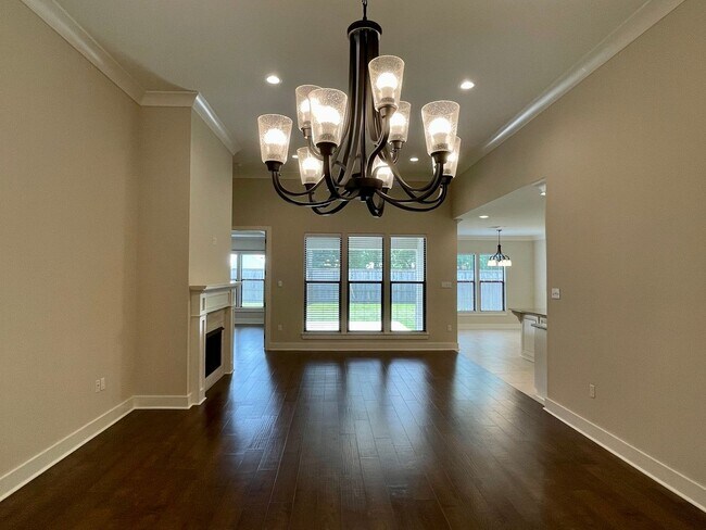 Building Photo - Beautiful 4 bed 3 bath home in Villas at Whiteoak