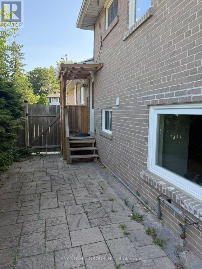 Building Photo - 7 Clareville Crescent