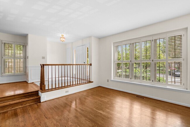 Foto del edificio - 3 Bed 3.5 Bath - Rockville Townhouse - Fin...