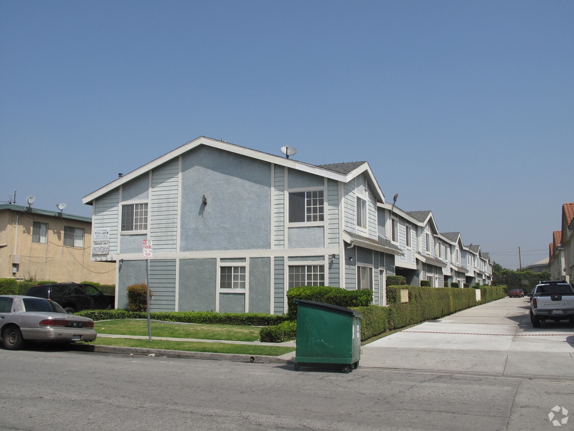 Building Photo - 9329 Elm Vista Dr