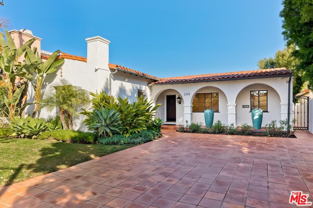 Primary Photo - 204 S Camden Dr
