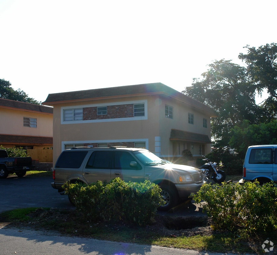Building Photo - 2448 SW 42nd Ave
