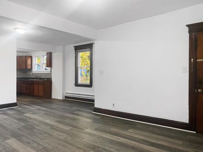 Building Photo - 105 Berkshire Pl