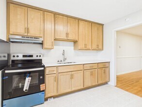 Building Photo - 3117 Meadowbridge Rd