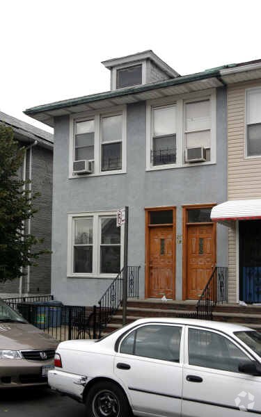 Foto principal - 2121 77th St