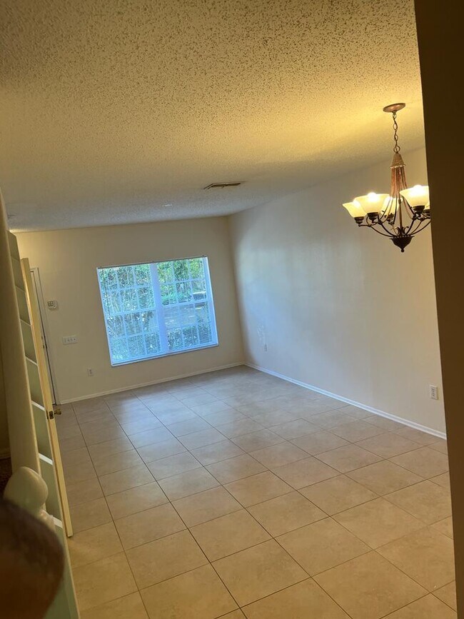 1337 Costa Mesa Dr, Zephyrhills, FL 33543 Townhome Rentals in