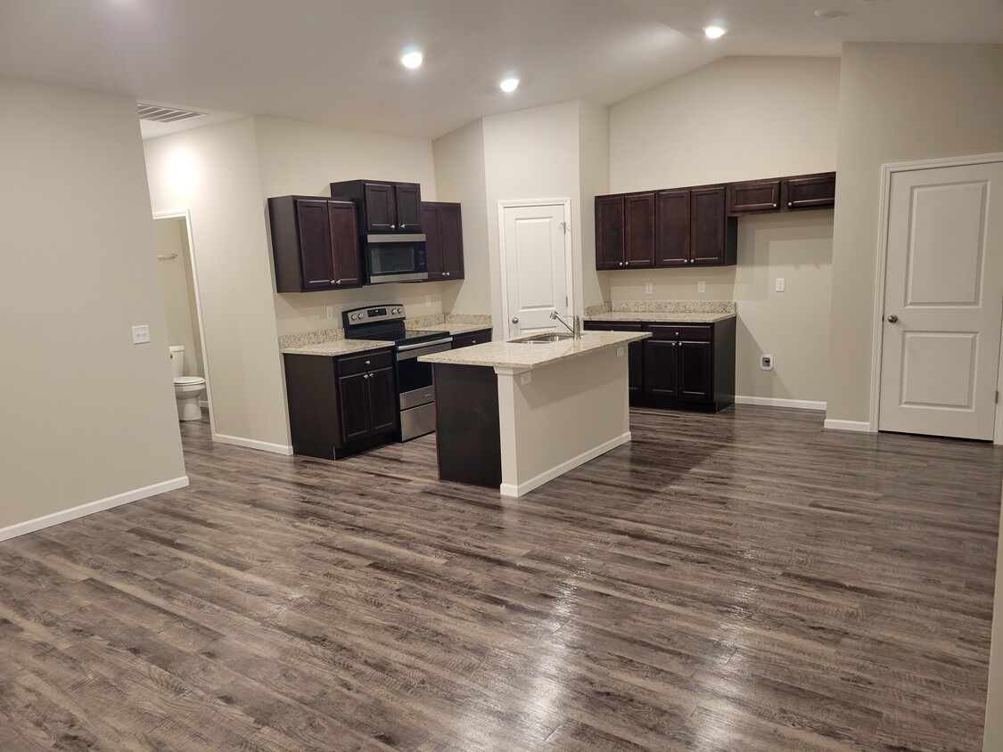 Foto principal - 1305 Azena St