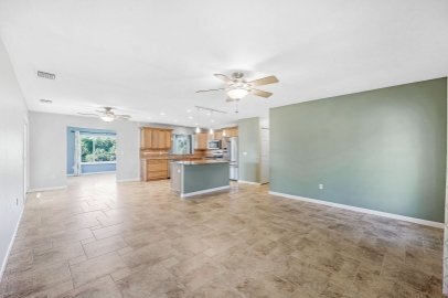 Building Photo - ANNUAL RENTAL: 3-Bedroom Waterfront Home w...