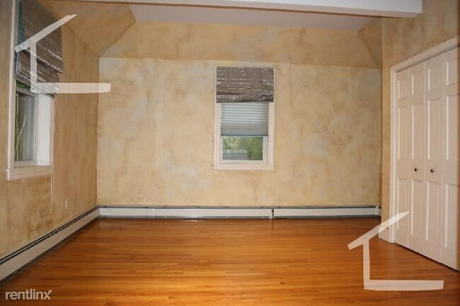 Building Photo - 5 br, 2 bath House - 31A Upcrest Rd