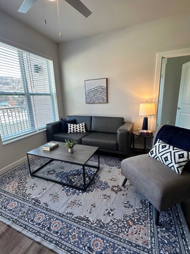 Foto del edificio - 1001 Marshall Ave