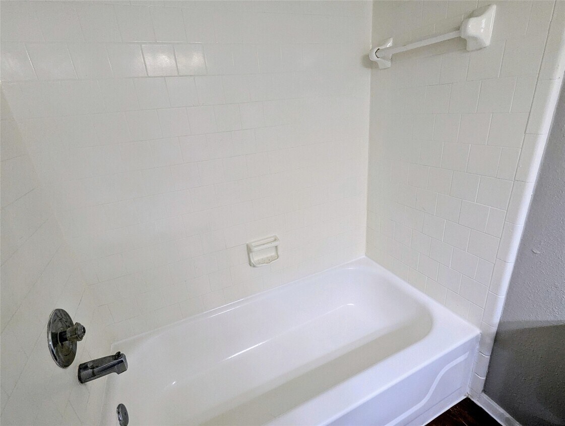 Foto del edificio - 7661 Fallbrook Dr