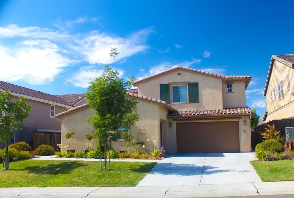 Primary Photo - WHITNEY RANCH LARGE 2-STORY HOME WITH CLUB...