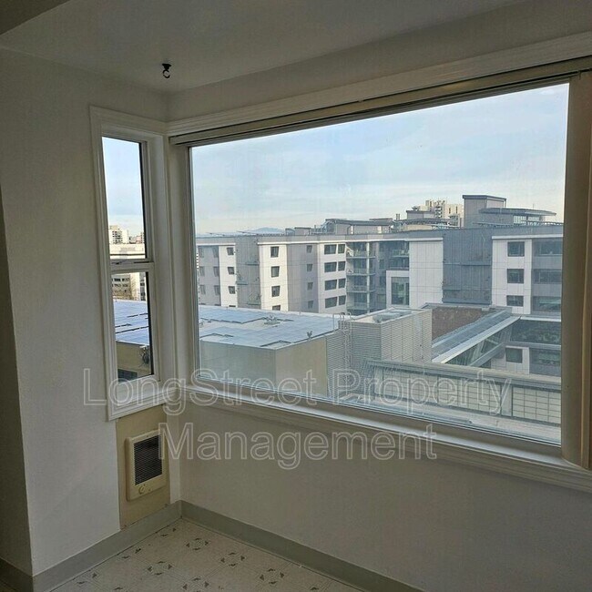 Foto del edificio - 772 SW Broadway Dr