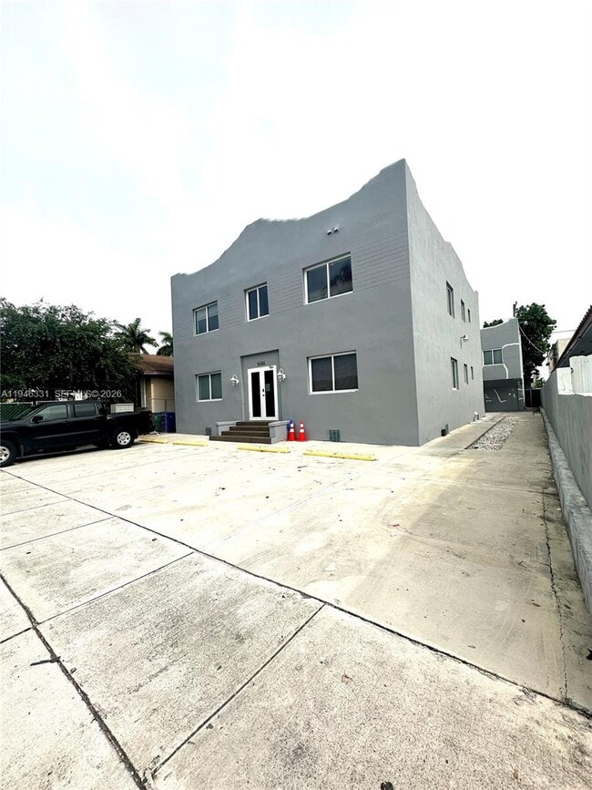 Foto del edificio - 1684 SW 10th St
