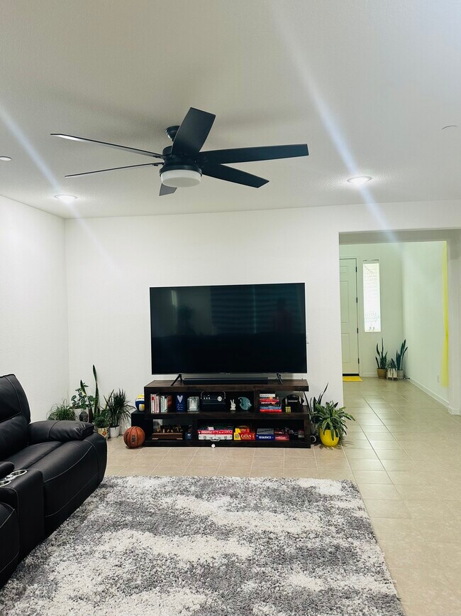 Foto del edificio - 2961 Reyva Dhillon Ln