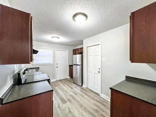 Foto del edificio - 3037 Bluffdale St