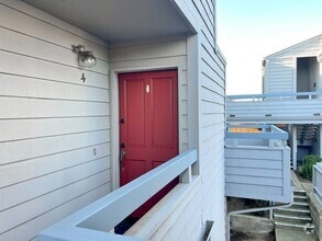 Building Photo - 3095 Marina Dr