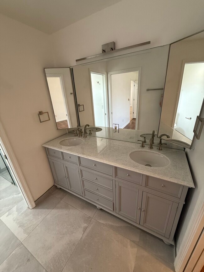 Foto del edificio - 1222 S Alhambra Cir