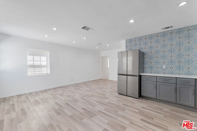 Foto del edificio - 3214 Atwater Ave