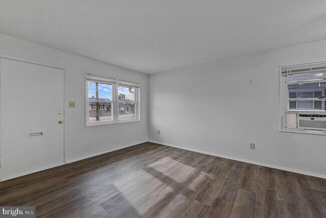 Building Photo - 908 Shelby Dr