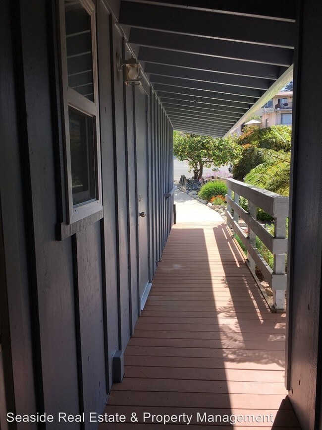 Building Photo - 2 br, 1.5 bath House - 2635 Ironwood Ave.