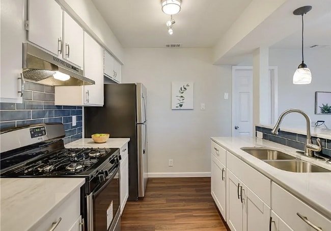 Foto del edificio - 2110 Oak Motte Ln