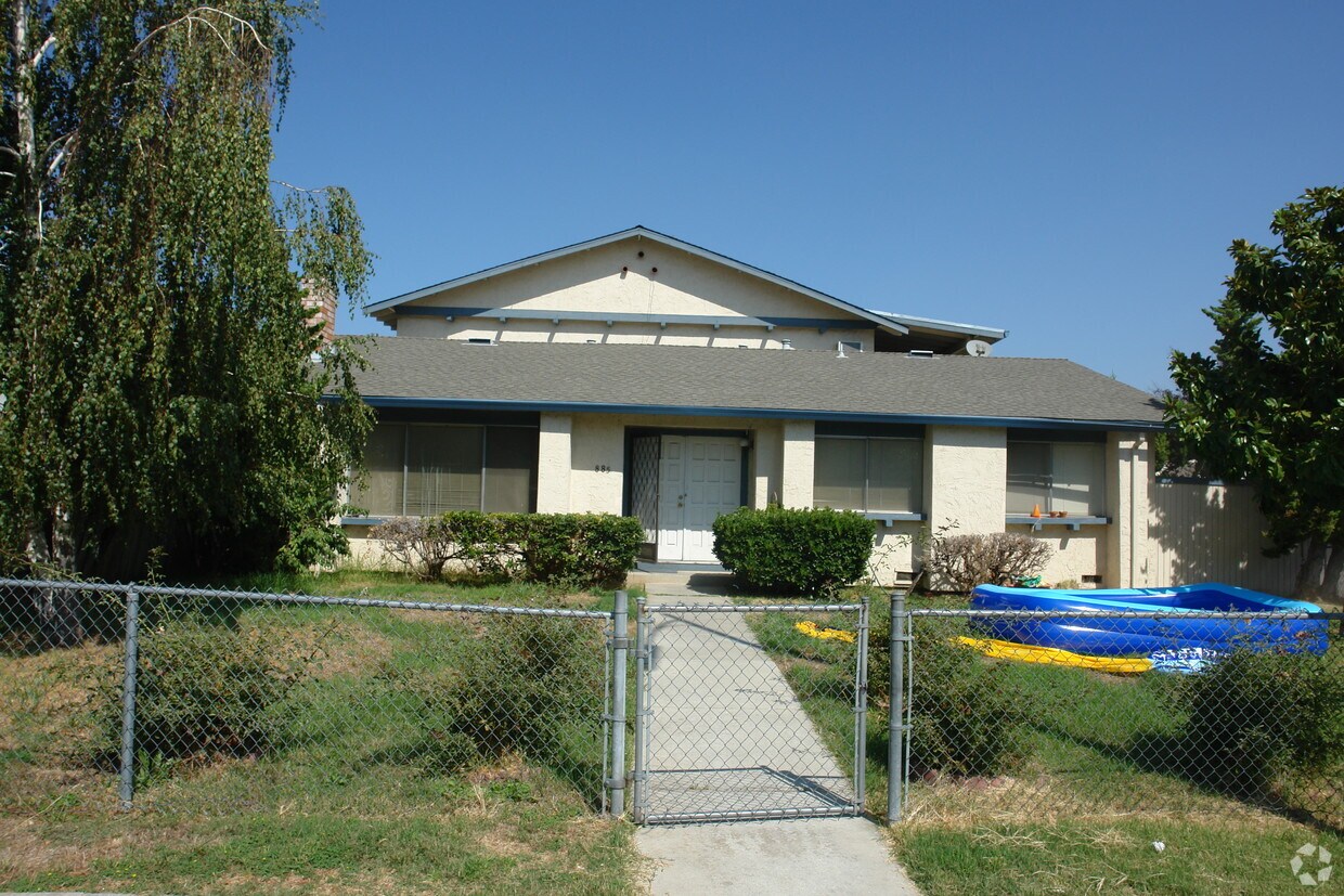 Primary Photo - 885 Branham Ln