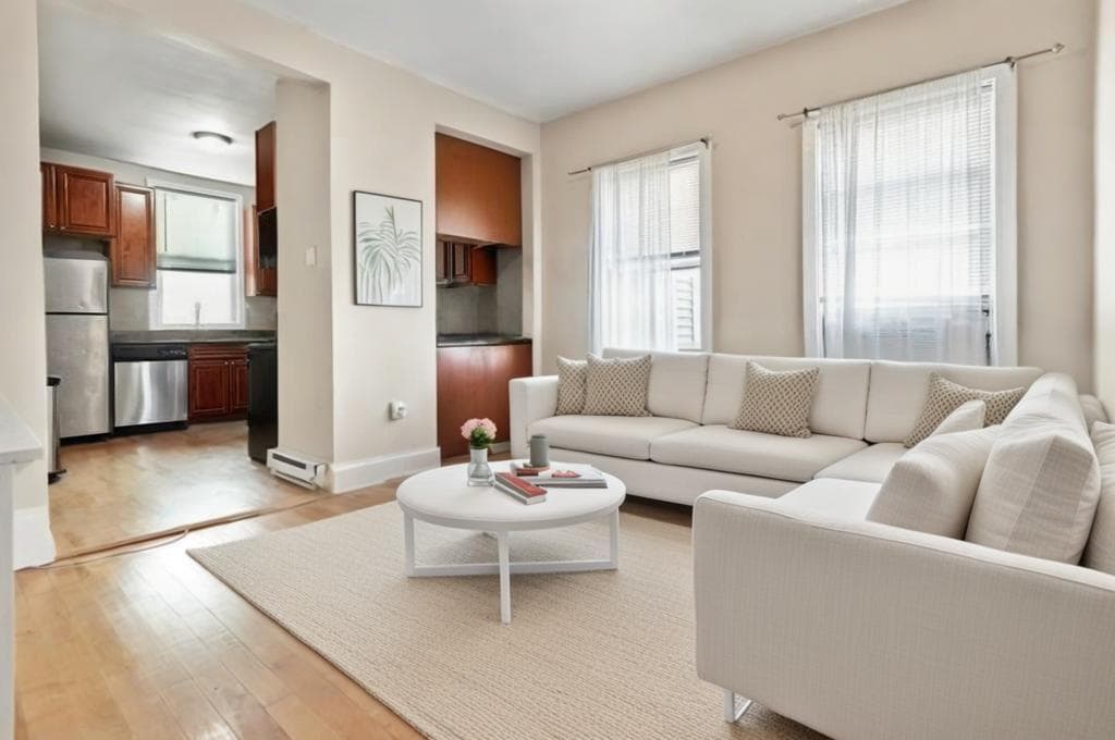 Foto principal - 317 W 4th St