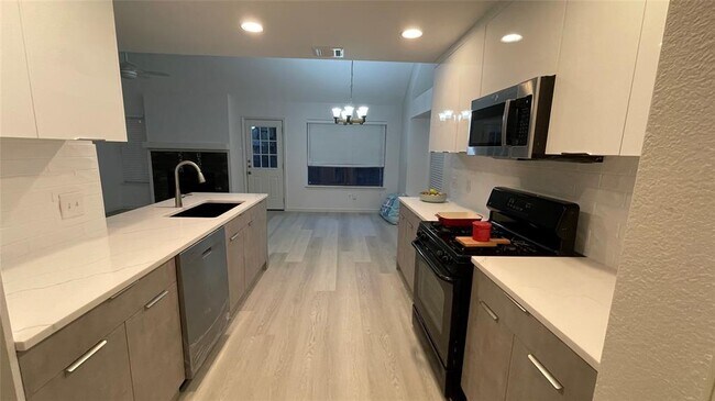 Building Photo - 1300 Lauretta Wood Dr