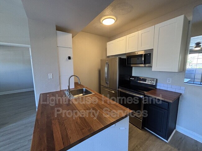 Building Photo - 5122 S Jones Blvd