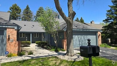 Building Photo - 2112 Quincy Ct