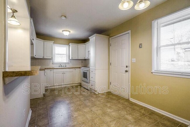 Foto del edificio - 1609 N Rogers St