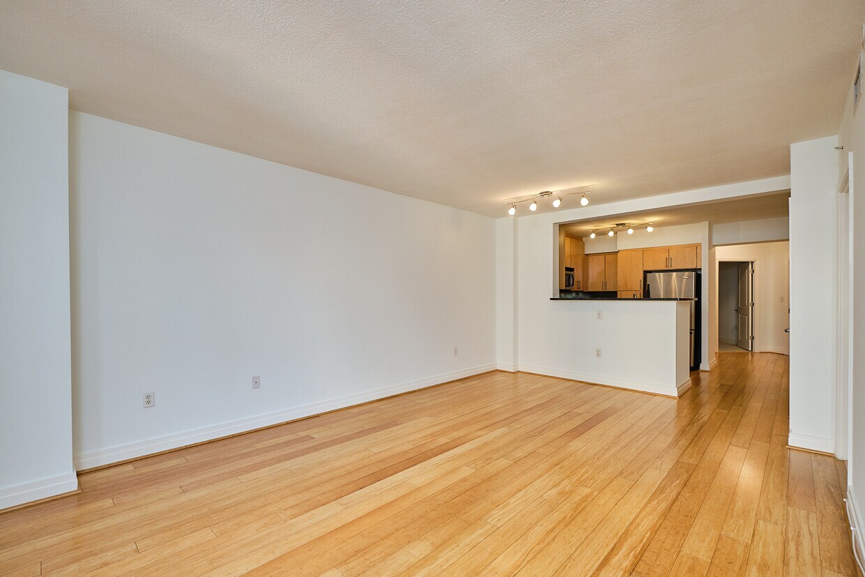 Primary Photo - 915 E St NW