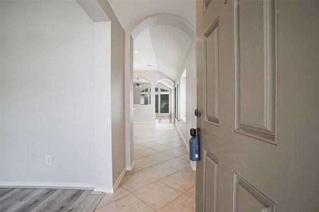 Foto del edificio - 27522 Gatlin Ln