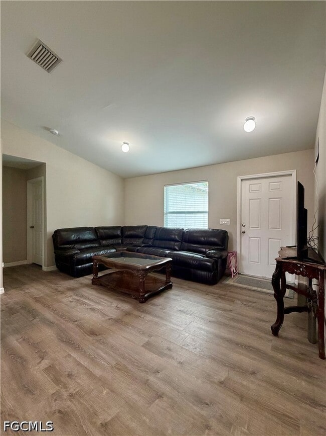 Building Photo - 354 Mangonia Ave